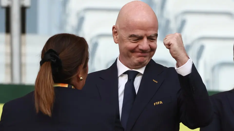 Tensión en la reunión de FIFA: Infantino ofrece disculpas por plan de venta del Mundial, pero mantiene en secreto detalles