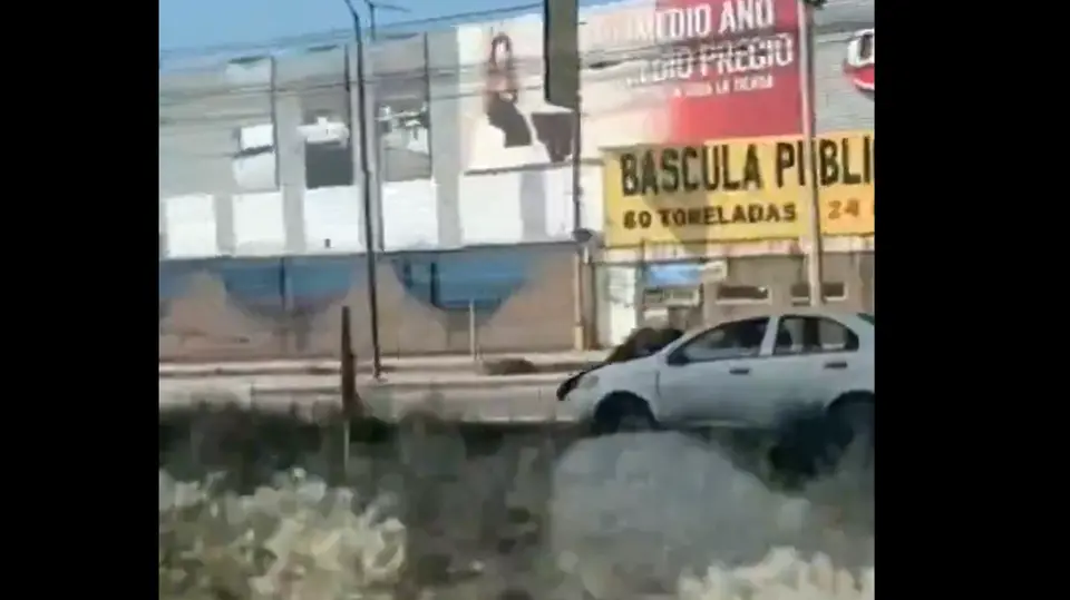 El altercado vial quedó registrado en video y provocó reacciones en redes sociales. / Captura