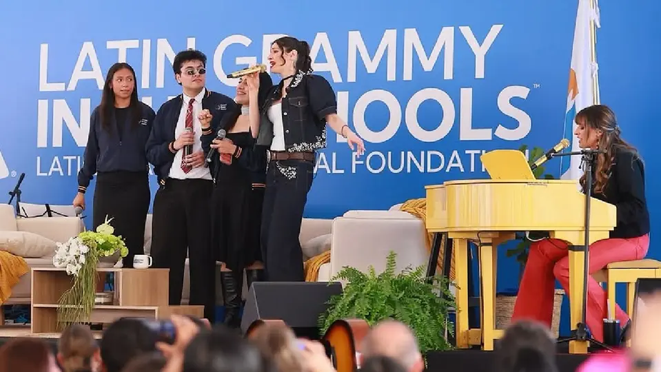 En el evento organizado por la Fundación Latin Grammy, las cantantes estuvieron entregando instrumento musicales / IG: @haashoficial