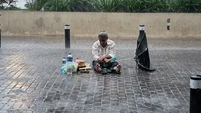 Mujer de 70 años protesta bajo el sol y la lluvia por falta de agua en Yucatán