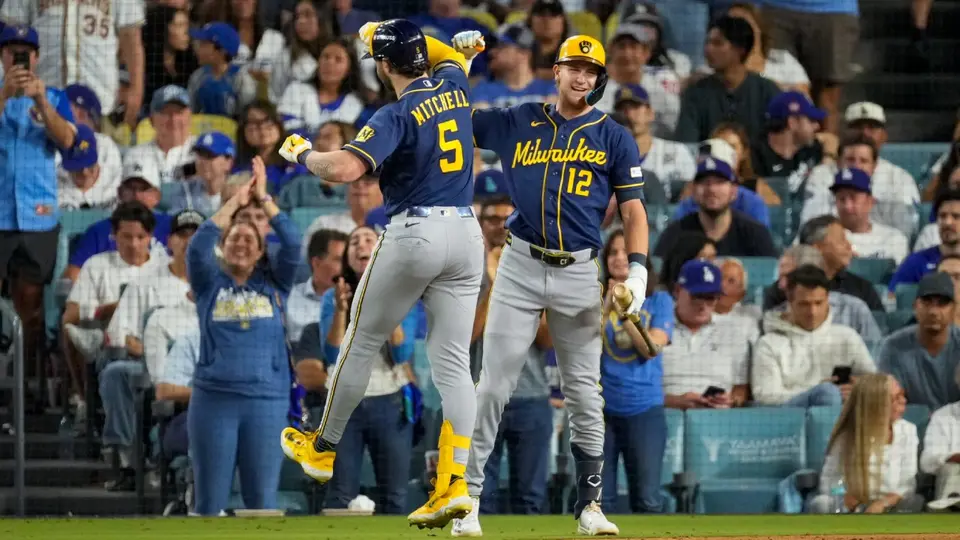 Jugadores de los Brewers celebran en la Serie de Campeonato contra los Dodgers | AP