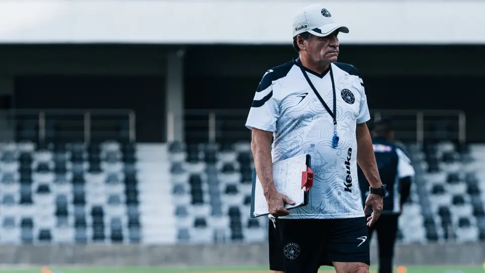 García durante un entrenamiento de Piratas FC | X: @Piratasfutbolfc