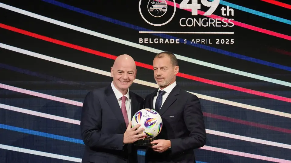 Gianni Infantino, presidente de la FIFA, a lado de Aleksander Ceferin, presidente de la UEFA | AP