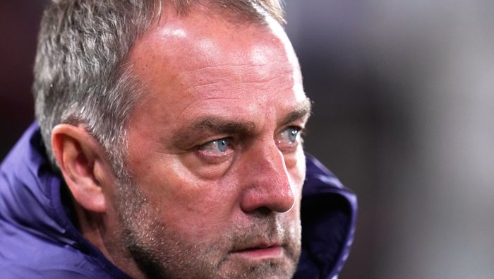 Hansi Flick durante un partido de Barcelona | AP