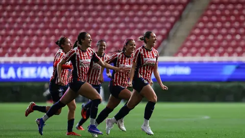 Jugadoras de Chivas celebran en el triunfo contra Atlas en el Clausura 2026 | IMAGO 7