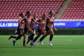 Jugadoras de Chivas celebran en el triunfo contra Atlas en el Clausura 2026 | IMAGO 7