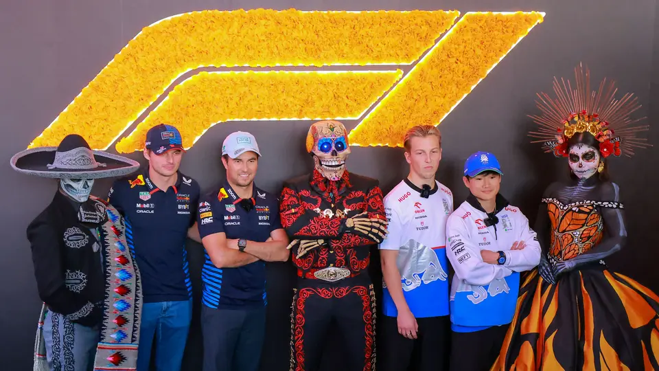 Max Verstappen, Checo Pérez, Liam Lawson y Yuki Tsunoda en el Gran Premio de México 2024 | IMAGO 7