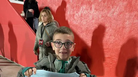 Niño con camiseta de Fidalgo l X:Guilletvoficial