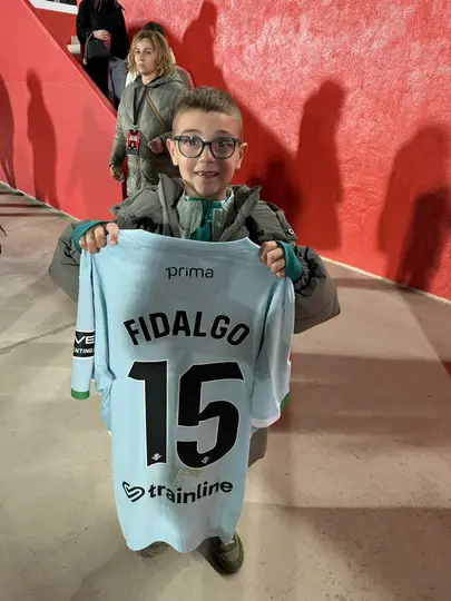 Niño con camiseta de Fidalgo l X:Guilletvoficial