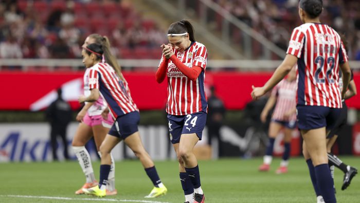 Alicia Cervantes en lamento en el partido entre Chivas y Atlas | IMAGO 7