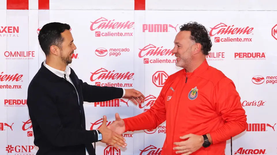 Milito tuvo una reunión con la directiva de Chivas | IMAGO7