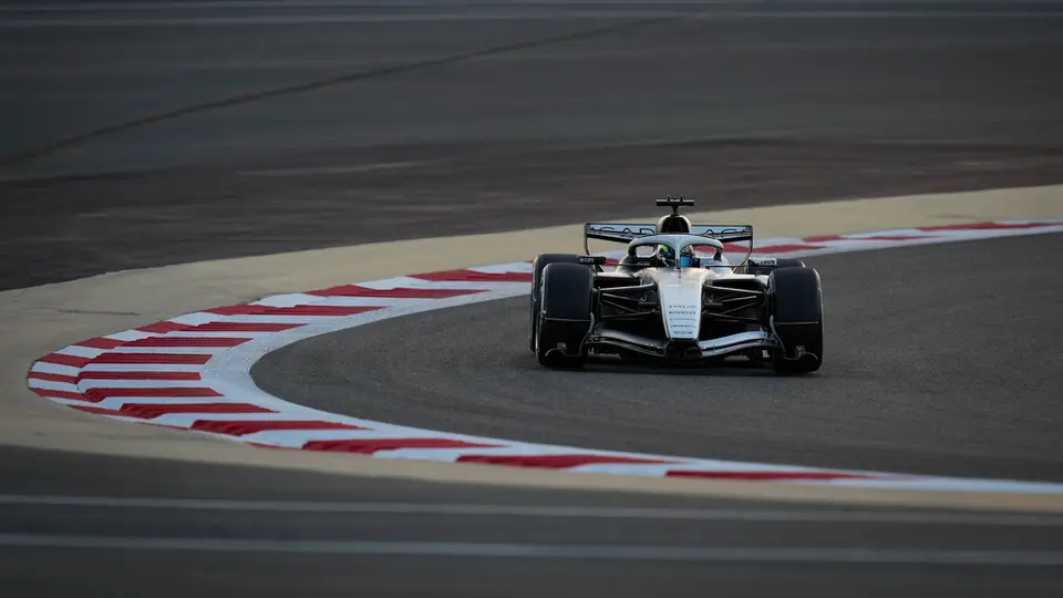 Checo Pérez en el Circuito Internacional de Bahréin en la pretemporada de la F1 2026 | AP