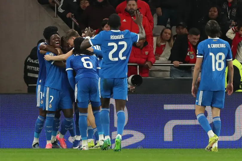 Jugadores de Real Madrid celebran el gol de Vinicius ante Benfica | AP