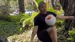 El Travieso Guzmán se vuelve viral por comercial con poca técnica