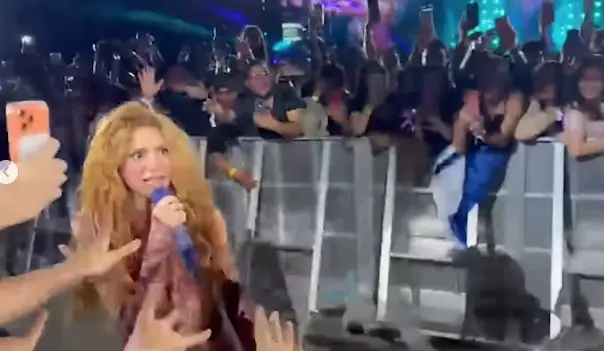 Reacción de Shakira al ver la imagen de su ex. / RS