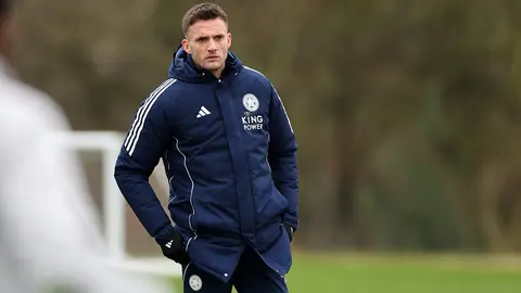 Andy King, técnico de los Foxes en entrenamiento | X: @LCFC