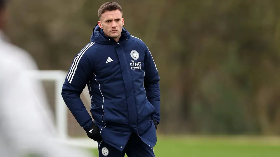 Andy King, técnico de los Foxes en entrenamiento | X: @LCFC