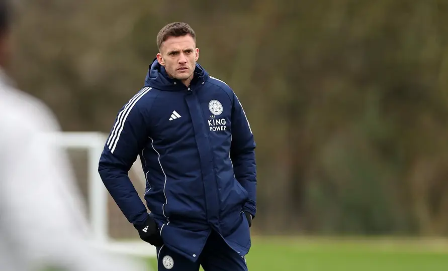 Andy King, técnico de los Foxes en entrenamiento | X: @LCFC