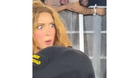 Reacción de Shakira al ver la imagen de su ex. / RS