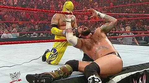 Rey Mysterio ha puesto en juego su máscara en par de ocasiones | wwe.com