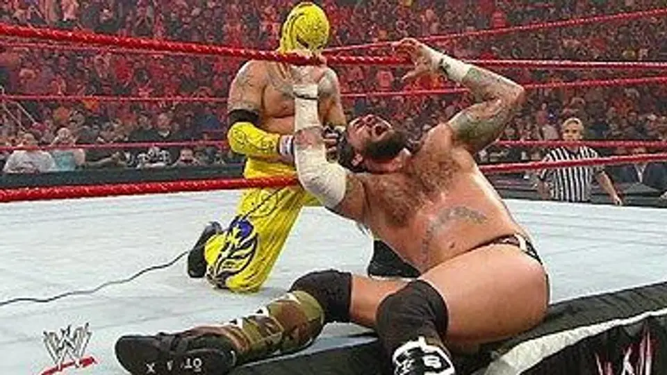 Rey Mysterio ha puesto en juego su máscara en par de ocasiones | wwe.com