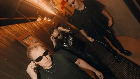 Son reconocidos globalmente por fusionar instrumentación en vivo con sintetizadores atmosféricos. /  @rufusdusol