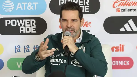 Duilio Davino en conferencia de prensa l Gina