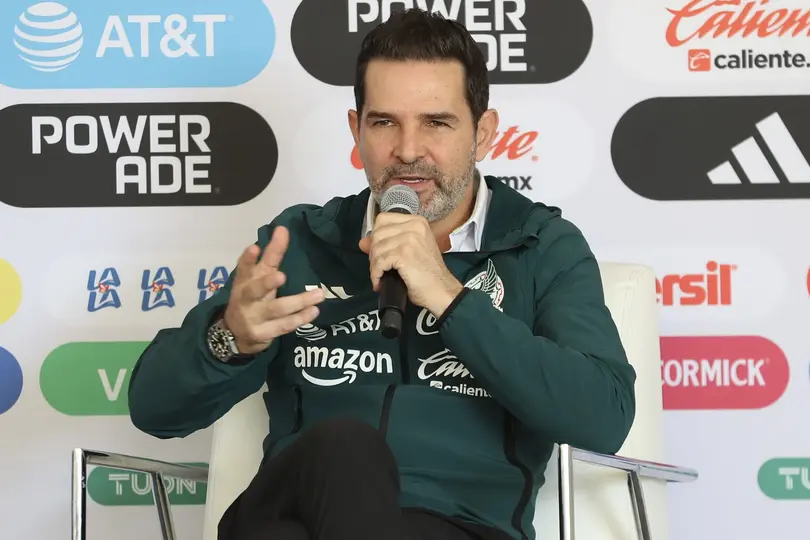 Duilio Davino en conferencia de prensa l Gina
