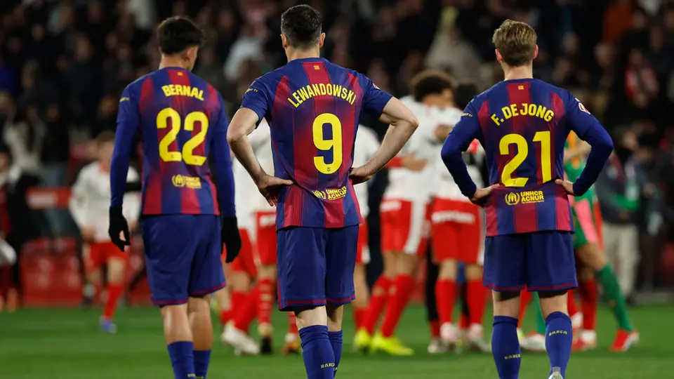 Jugadores de Barcelona en lamento tras la derrota contra Girona | AP