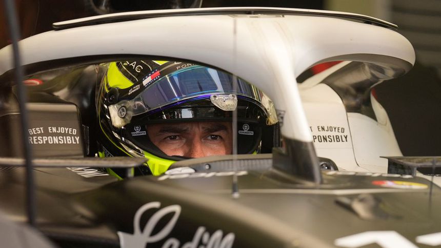 Checo Pérez con Cadillac durante la pretemporada en Bahréin | AP