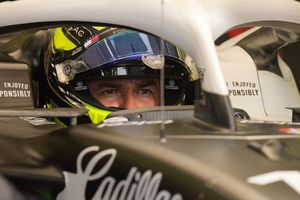 Checo Pérez con Cadillac durante la pretemporada en Bahréin | AP