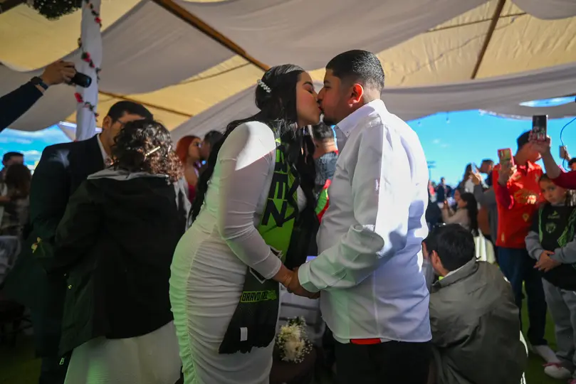 Hasta 25 parejas contrajeron matrimonio en el Estadio de Juárez | IMAGO7
