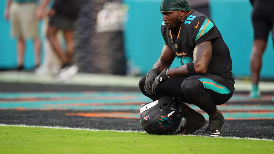 Dolphins inician reconstrucción y planean varios recortes importantes