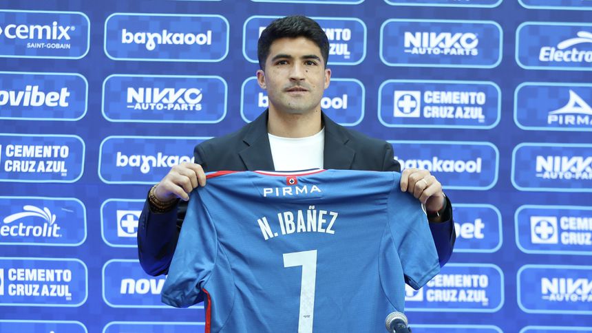 Nicolás Ibáñez fue presentado oficialmente como refuerzo de Cruz Azul | GINA SÁNCHEZ