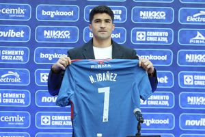 Nicolás Ibáñez fue presentado oficialmente como refuerzo de Cruz Azul | GINA SÁNCHEZ