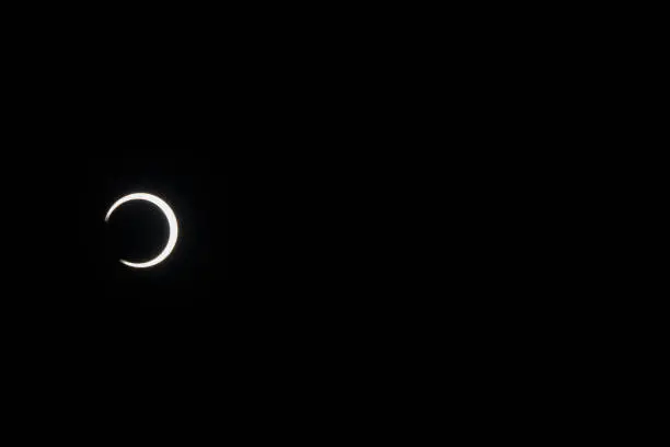 El eclipse solar anular del 17 de febrero de 2026 formará el llamado “anillo de fuego” en una zona específica de la Antártida./ Pixabay