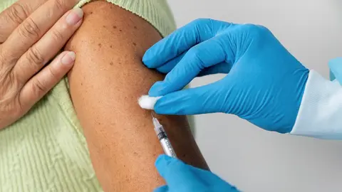 En algunos estados ya será requisito obligatorio presentar la cartilla de vacunación / FREEPIK