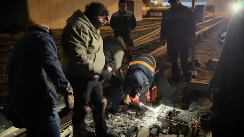 Para detectar posibles fallas, especialistas aplican partículas fluorescentes / Redes Sociales