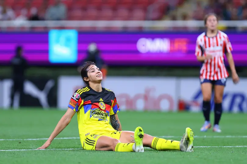 Montse Saldívar en el partido de América ante Chivas en el Clausura 2026 de la Liga MX Femenil | IMAGO 7