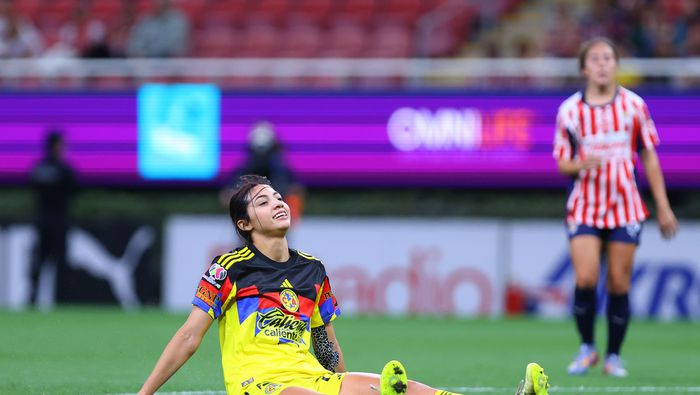Montse Saldívar en el partido de América ante Chivas en el Clausura 2026 de la Liga MX Femenil | IMAGO 7