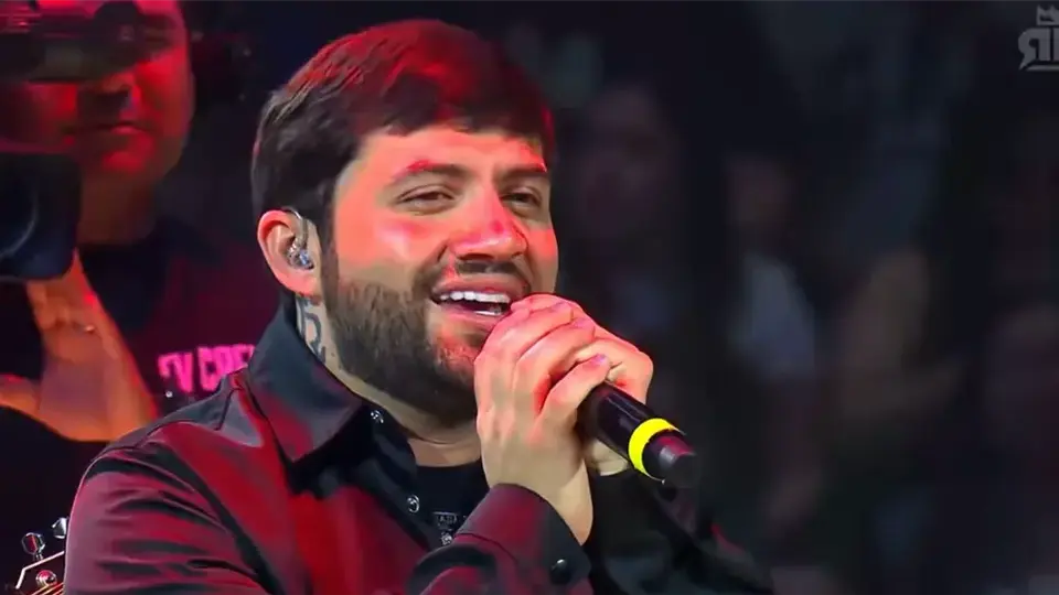 ¿Luis R. Conriquez enfrentará multa tras cantar corridos en el Ring Royale 2026?