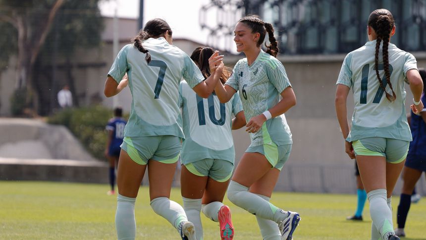 Jugadoras de la Selección Mexicana Femenil Sub-17 en celebración en el Premundial de 2025 | IMAGO 7