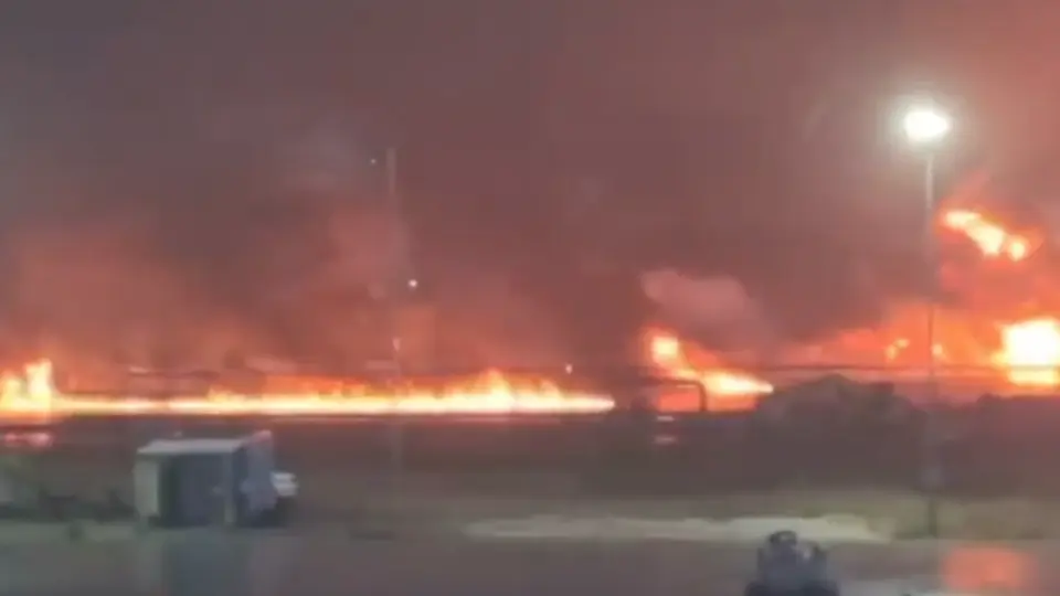 En total van cinco personas fallecidas, una era empleada de la refinería / Redes Sociales
