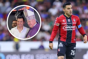 ¡Benditos Rojinegros! Atlas le entrega jersey al Cardenal Francisco Robles Ortega