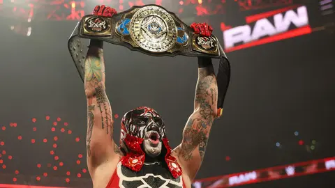 Penta sigue siendo campeón intercontinental | wwe.com