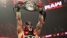 ¡Viva México! Penta defendió exitosamente su campeonato intercontinental en una extraordinaria lucha ante Dragon Lee