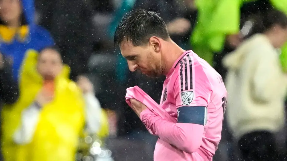 Messi no pudo anotar su gol 900 l AP