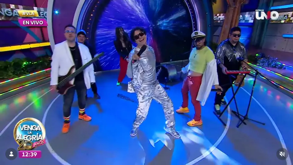 La presentación ocurrió durante su participación en Venga la Alegría, donde interpretaron su tema “Cosmos”. / VLA