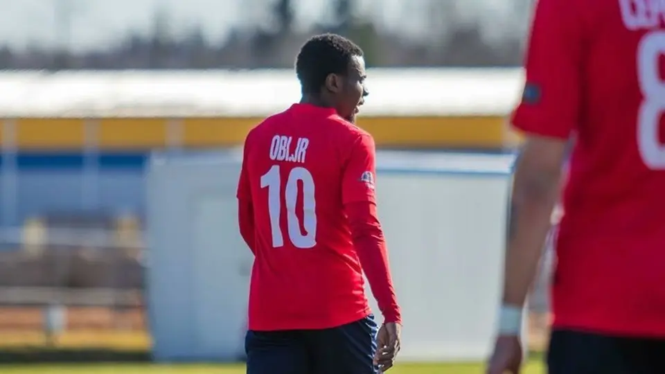 ¡Horror en el futbol europeo! Jugador nigeriano fue atacado con hacha y cuchillo
