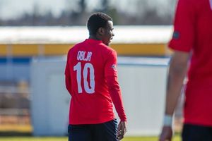 ¡Horror en el futbol europeo! Jugador nigeriano fue atacado con hacha y cuchillo